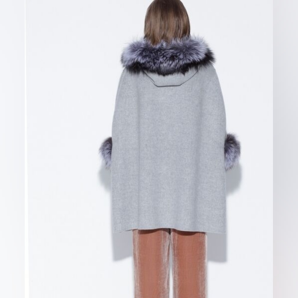 Gray Cape with Fox Fur Trim - Picture 2 of 10